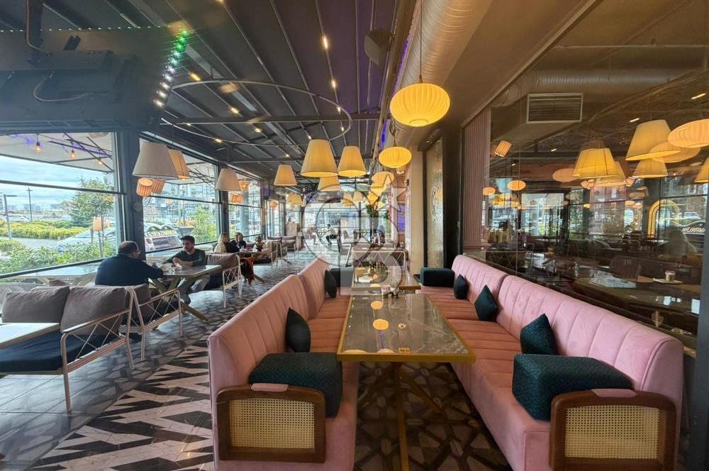 BAŞAKŞEHİR AHŞAP ÇARŞIDA LÜKS KONSEPTLİ,DEVREN KİRALIK KAFE