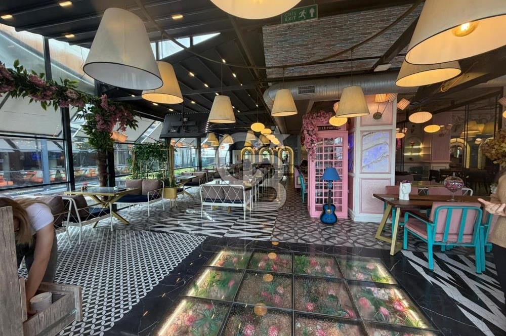 BAŞAKŞEHİR AHŞAP ÇARŞIDA LÜKS KONSEPTLİ,DEVREN KİRALIK KAFE