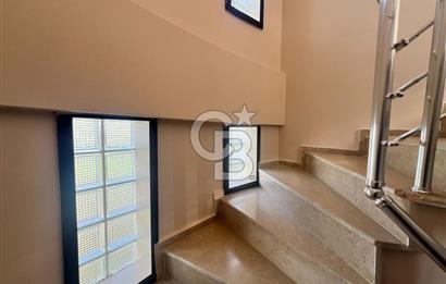 Urla Çeşmealtı'nda Havuzlu Site İçinde 3+1 Kiralık Villa