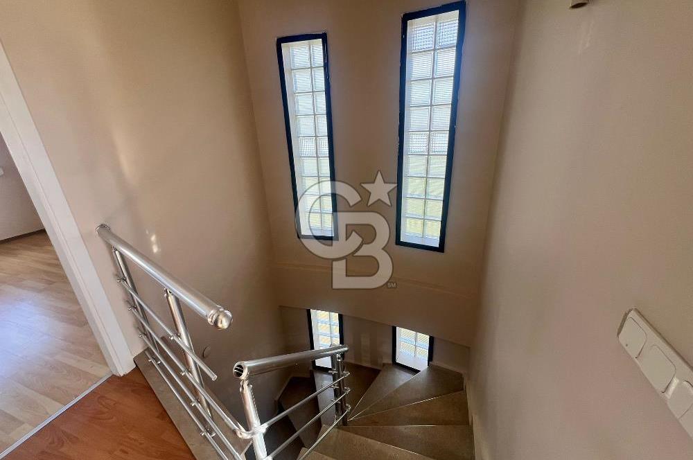 Urla Çeşmealtı'nda Havuzlu Site İçinde 3+1 Kiralık Villa