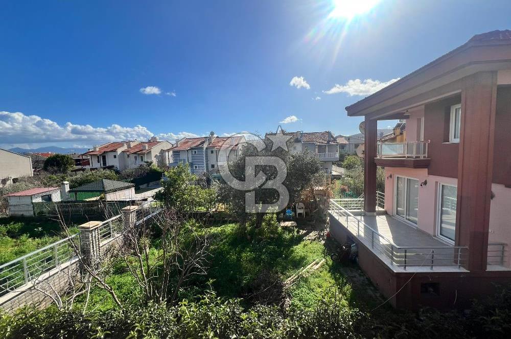 Urla Çeşmealtı'nda Havuzlu Site İçinde 3+1 Kiralık Villa