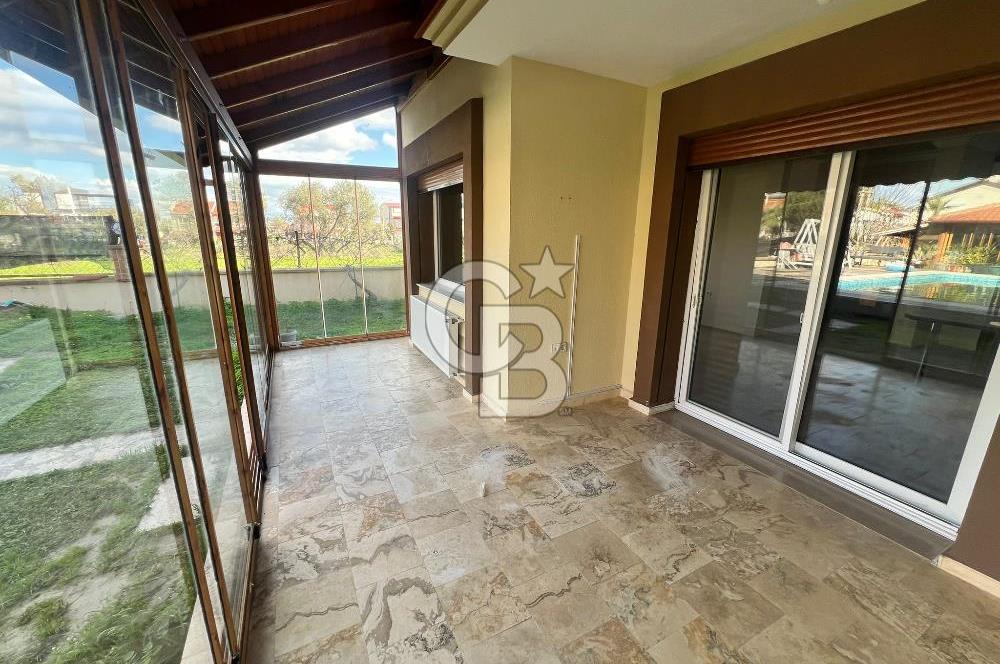 Urla Çeşmealtı'nda Havuzlu Site İçinde 3+1 Kiralık Villa