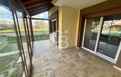 Urla Çeşmealtı'nda Havuzlu Site İçinde 3+1 Kiralık Villa