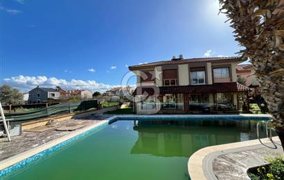 Urla Çeşmealtı'nda Havuzlu Site İçinde 3+1 Kiralık Villa