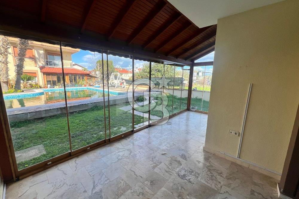 Urla Çeşmealtı'nda Havuzlu Site İçinde 3+1 Kiralık Villa