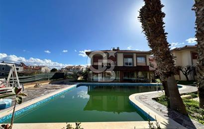 Urla Çeşmealtı'nda Havuzlu Site İçinde 3+1 Kiralık Villa