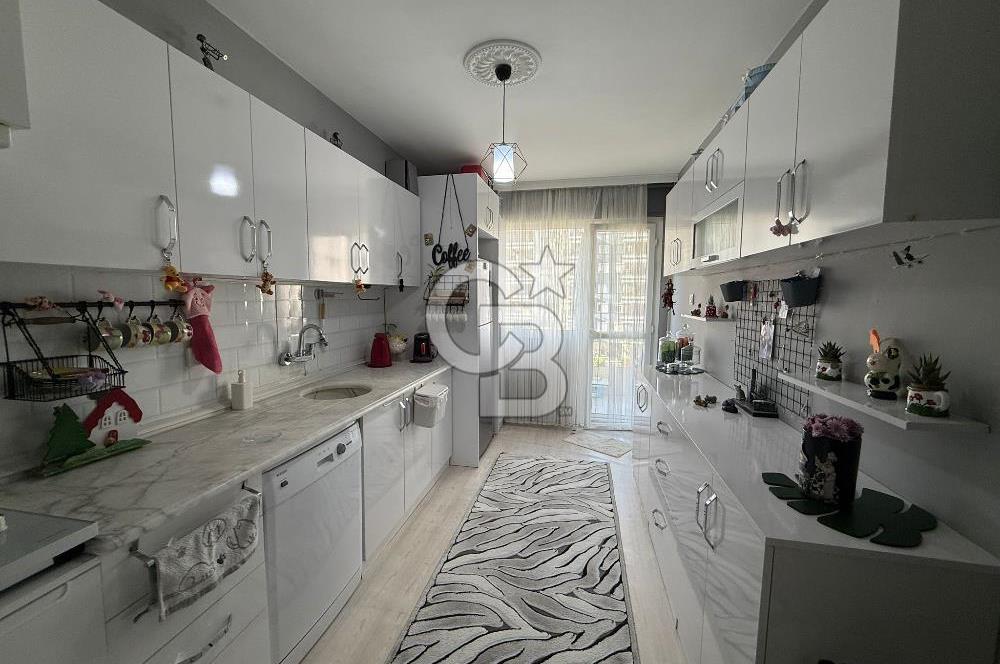 Balçova Çetin Emeç'te Köşe Konumda Manzaralı Satılık 3+1 Daire