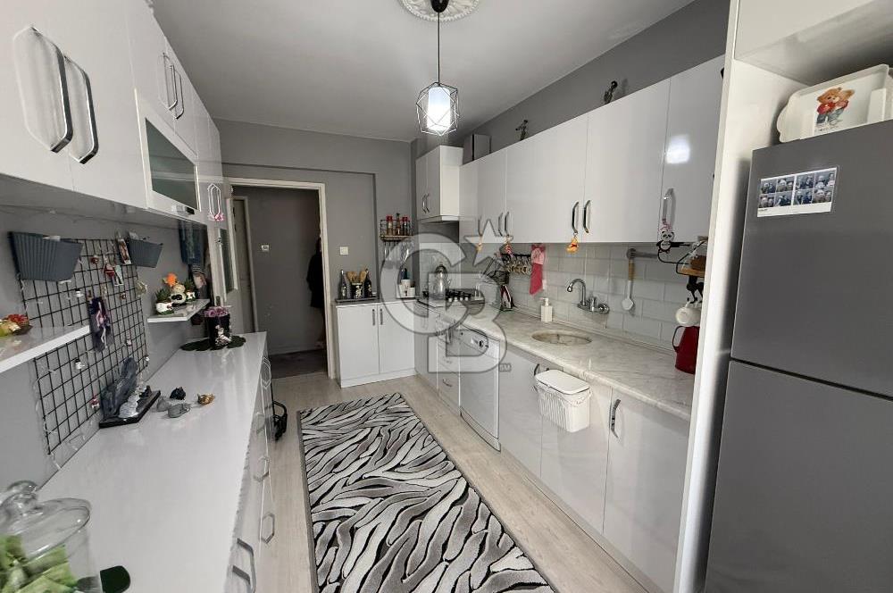 Balçova Çetin Emeç'te Köşe Konumda Manzaralı Satılık 3+1 Daire