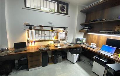 AKÇAY MERKEZDE MİNİBÜS YOLUNDA 100 M² SATILIK DÜKKAN