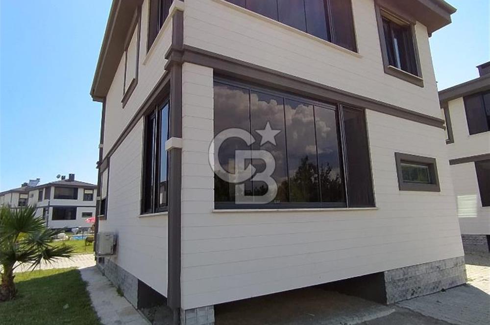 BALIKESİR EDREMİT KÖRFEZİ'NDE HAVUZLU SİTEDE SATILIK 5+2 TRİPLEKS VİLLA 