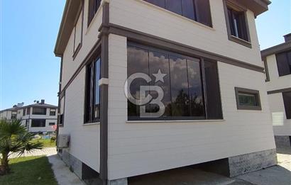 BALIKESİR EDREMİT KÖRFEZİ'NDE HAVUZLU SİTEDE SATILIK 5+2 TRİPLEKS VİLLA 