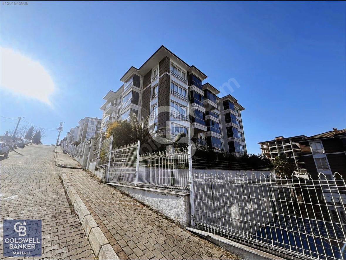 Başiskele Döngel Mah.de Sembolkent Sitesinde 2+1 Satılık Daire
