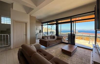 ÇANDARLI'DA DENİZ MANZARALI HAVUZLU SATILIK TRİPLEVİLLA