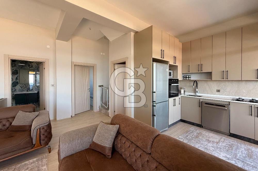 ÇANDARLI'DA DENİZ MANZARALI HAVUZLU SATILIK TRİPLEVİLLA