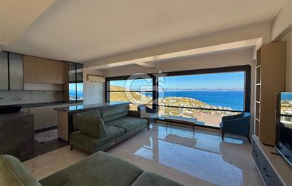 ÇANDARLI'DA DENİZ MANZARALI HAVUZLU SATILIK TRİPLEVİLLA