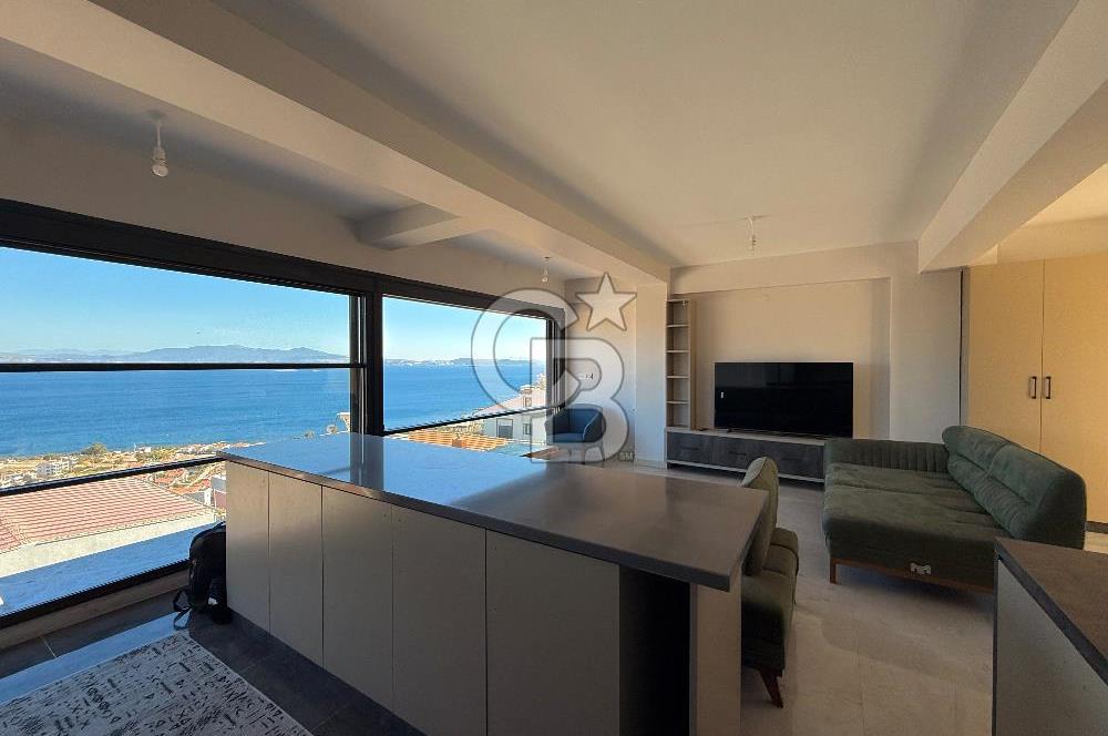 ÇANDARLI'DA DENİZ MANZARALI HAVUZLU SATILIK TRİPLEVİLLA