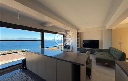 ÇANDARLI'DA DENİZ MANZARALI HAVUZLU SATILIK TRİPLEVİLLA