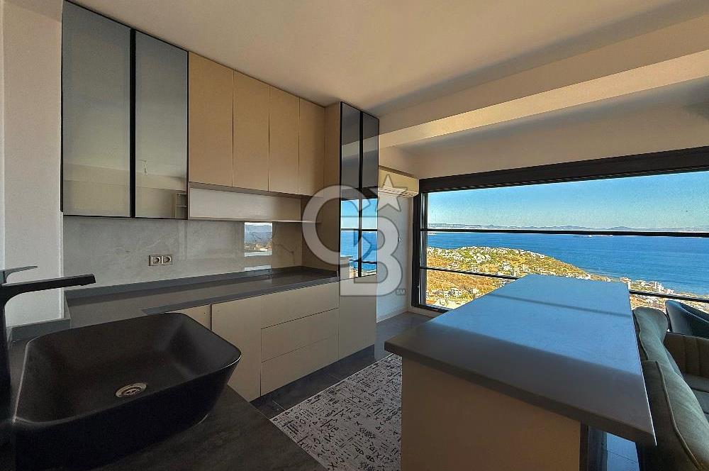 ÇANDARLI'DA DENİZ MANZARALI HAVUZLU SATILIK TRİPLEVİLLA