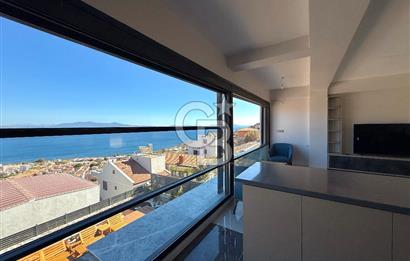 ÇANDARLI'DA DENİZ MANZARALI HAVUZLU SATILIK TRİPLEVİLLA