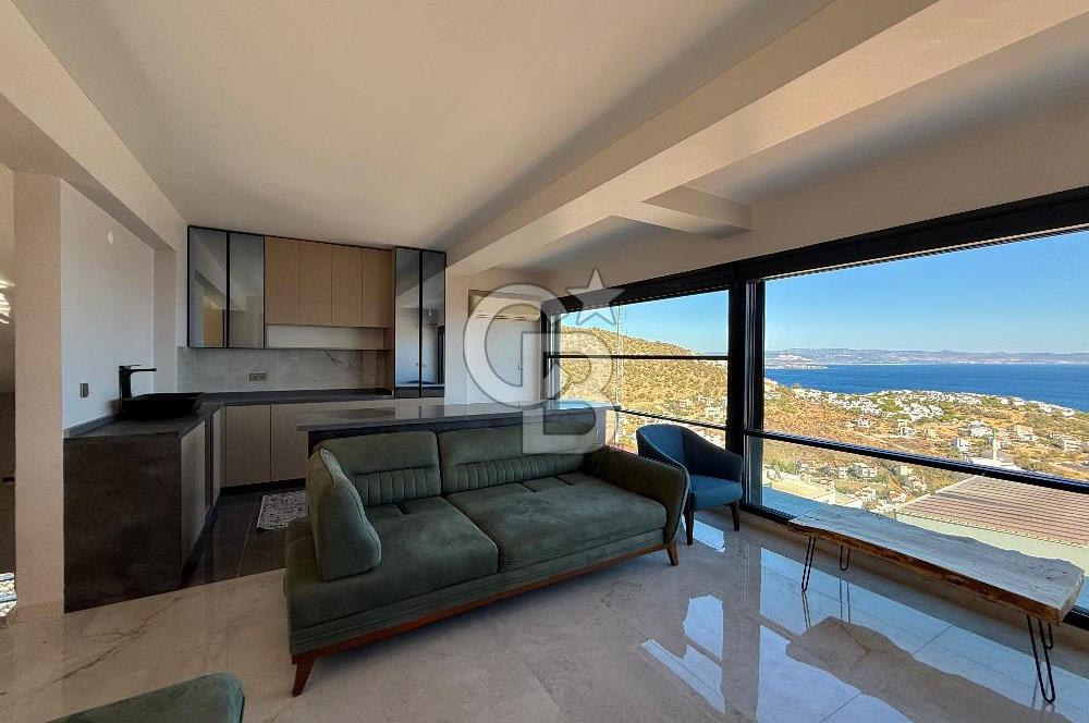 ÇANDARLI'DA DENİZ MANZARALI HAVUZLU SATILIK TRİPLEVİLLA