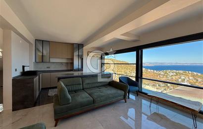 ÇANDARLI'DA DENİZ MANZARALI HAVUZLU SATILIK TRİPLEVİLLA