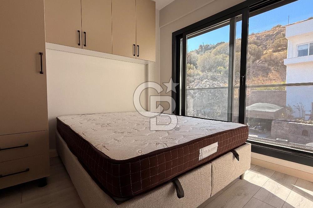 ÇANDARLI'DA DENİZ MANZARALI HAVUZLU SATILIK TRİPLEVİLLA