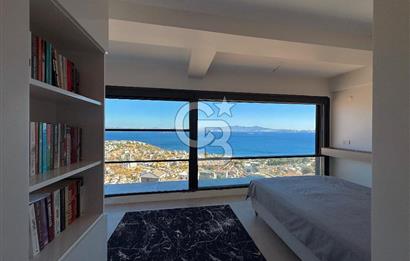 ÇANDARLI'DA DENİZ MANZARALI HAVUZLU SATILIK TRİPLEVİLLA