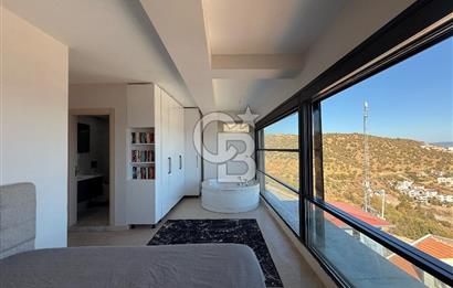 ÇANDARLI'DA DENİZ MANZARALI HAVUZLU SATILIK TRİPLEVİLLA