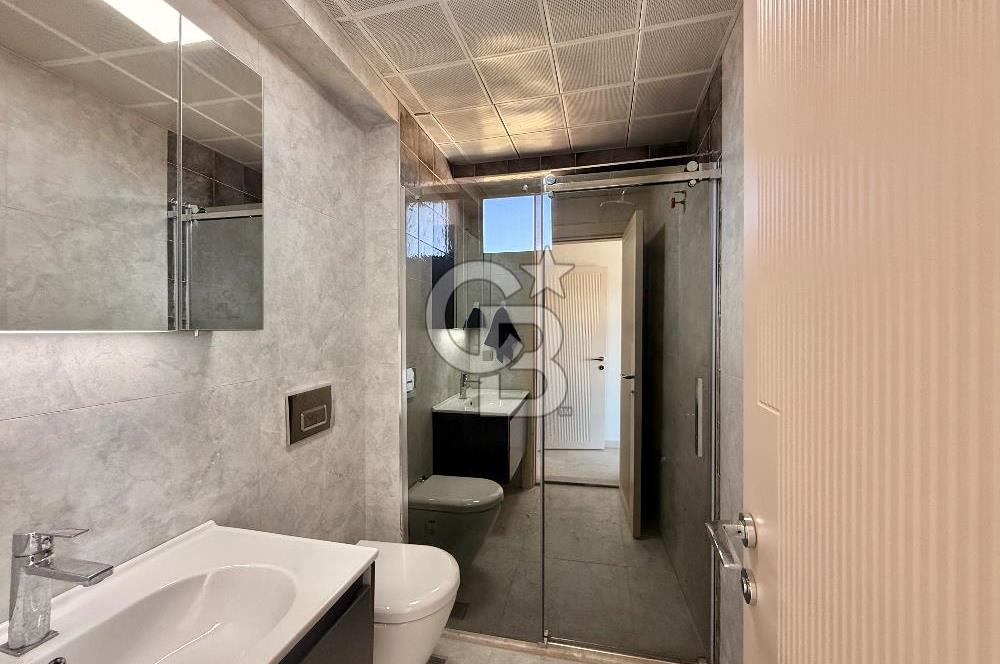 ÇANDARLI'DA DENİZ MANZARALI HAVUZLU SATILIK TRİPLEVİLLA