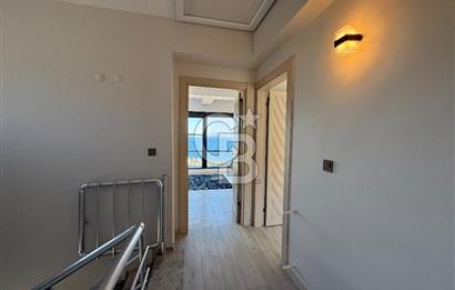 ÇANDARLI'DA DENİZ MANZARALI HAVUZLU SATILIK TRİPLEVİLLA