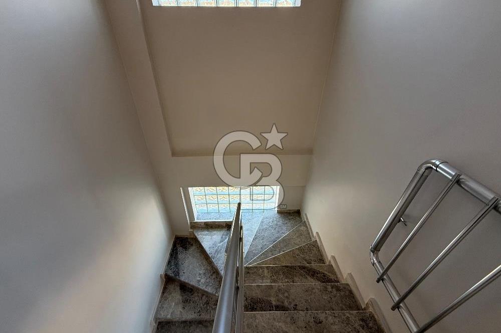 ÇANDARLI'DA DENİZ MANZARALI HAVUZLU SATILIK TRİPLEVİLLA