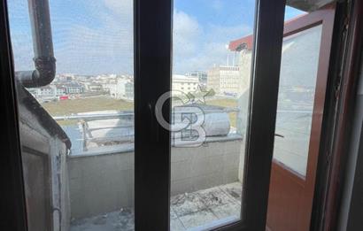 KARLIBAYIR DA BELEDİYE BİNASINA KOMŞU SATILIK DUBLEKS