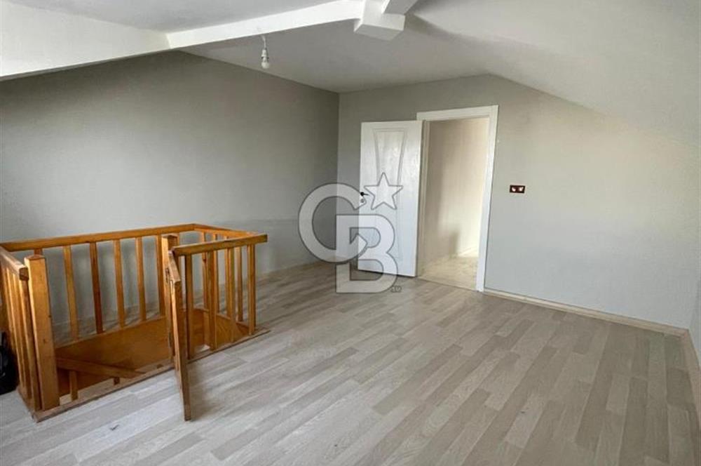 KARLIBAYIR DA BELEDİYE BİNASINA KOMŞU SATILIK DUBLEKS