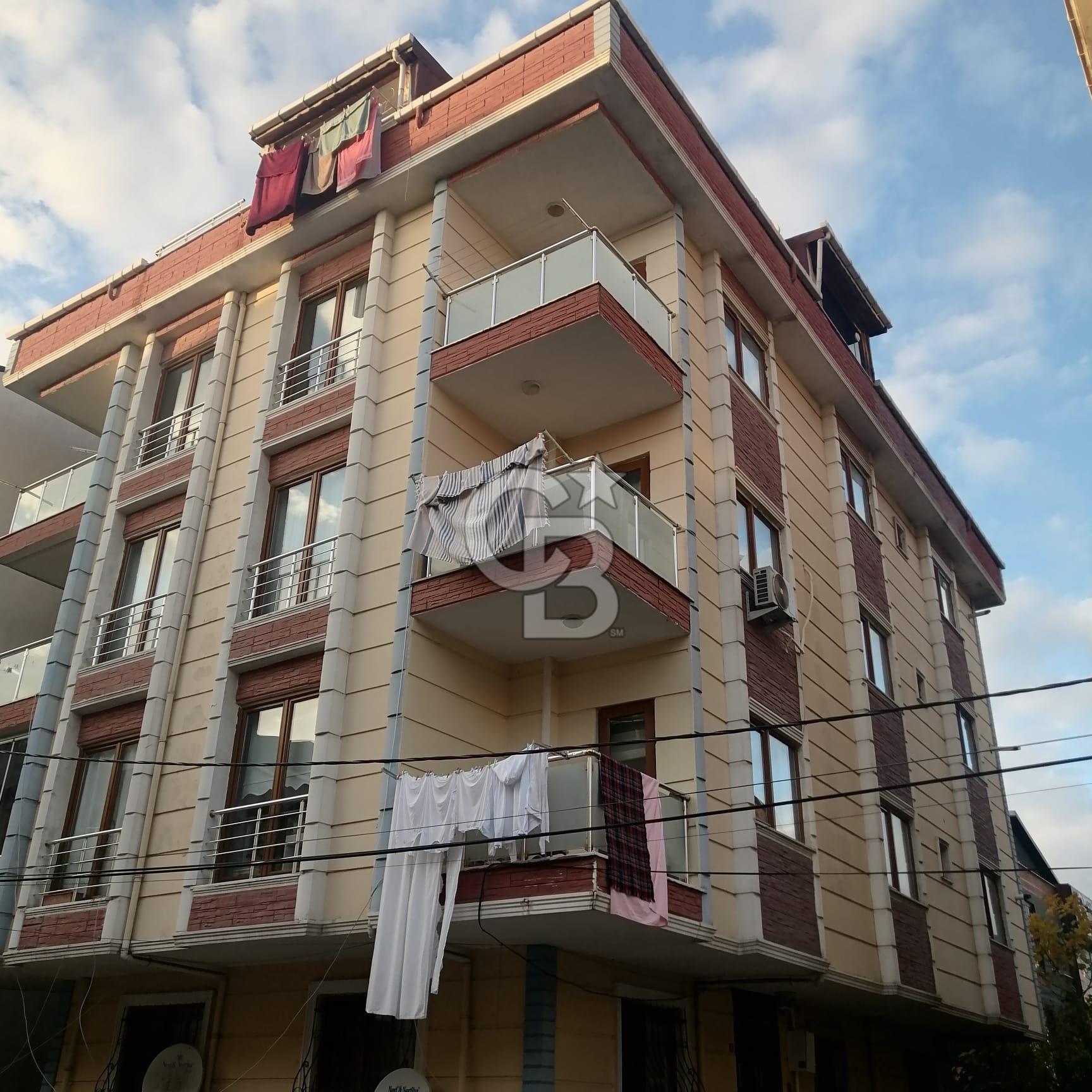 KARLIBAYIR DA BELEDİYE BİNASINA KOMŞU SATILIK DUBLEKS