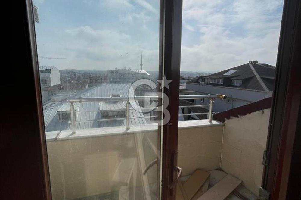 KARLIBAYIR DA BELEDİYE BİNASINA KOMŞU SATILIK DUBLEKS