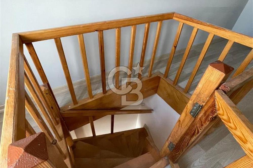 KARLIBAYIR DA BELEDİYE BİNASINA KOMŞU SATILIK DUBLEKS