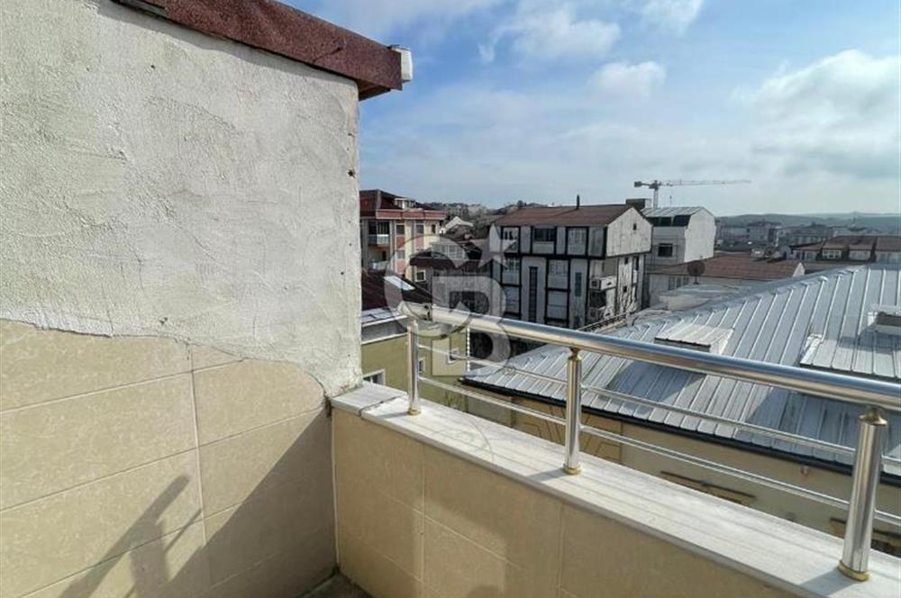 KARLIBAYIR DA BELEDİYE BİNASINA KOMŞU SATILIK DUBLEKS