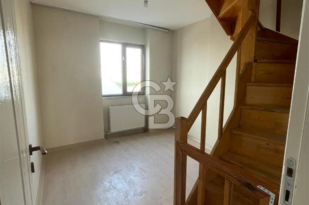 KARLIBAYIR DA BELEDİYE BİNASINA KOMŞU SATILIK DUBLEKS