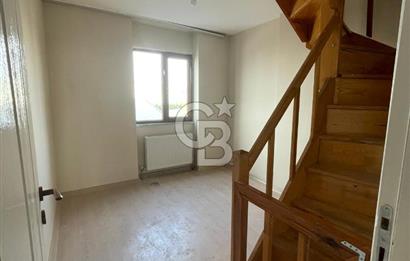 KARLIBAYIR DA BELEDİYE BİNASINA KOMŞU SATILIK DUBLEKS