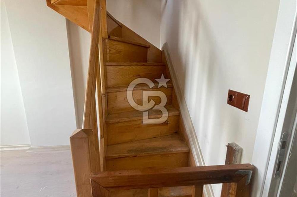 KARLIBAYIR DA BELEDİYE BİNASINA KOMŞU SATILIK DUBLEKS