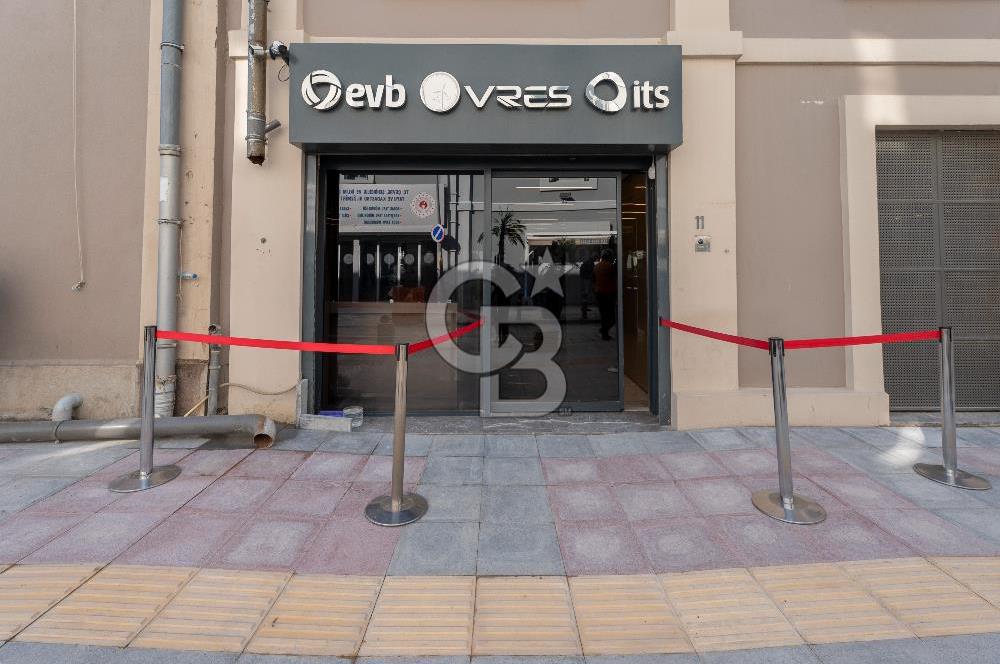 Alsancak'ta Tarihi Binada Kiralık 500 m² Net Prestijli Zemin Kat