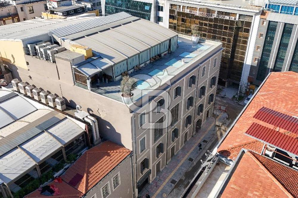 Alsancak'ta Tarihi Binada Kiralık 500 m² Net Prestijli Zemin Kat