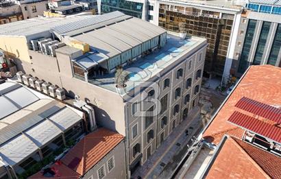 Alsancak'ta Tarihi Binada Kiralık 500 m² Net Prestijli Zemin Kat