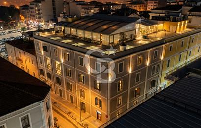 Alsancak'ta Tarihi Binada Kiralık 500 m² Net Prestijli Zemin Kat