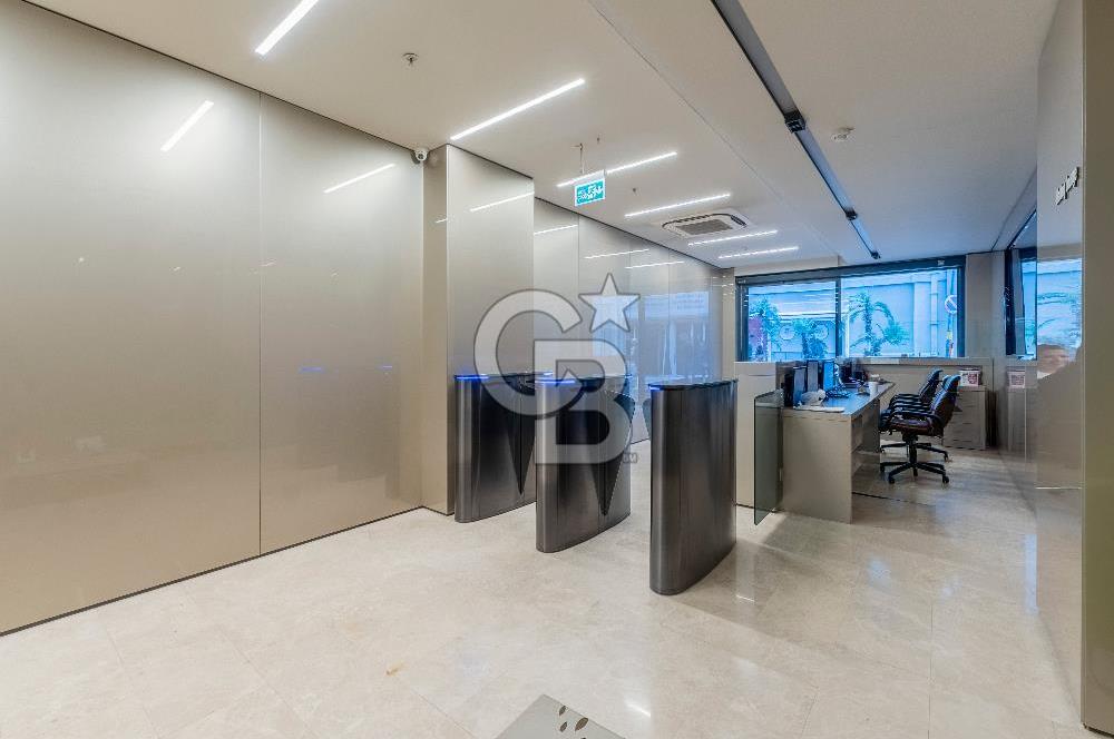 Alsancak'ta Tarihi Binada Kiralık 500 m² Net Prestijli Zemin Kat