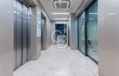 Alsancak'ta Tarihi Binada Kiralık 500 m² Net Prestijli Zemin Kat