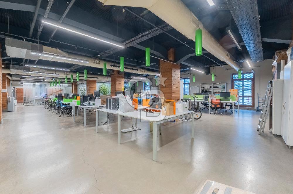 Alsancak'ta Tarihi Binada Kiralık 500 m² Net Prestijli Zemin Kat