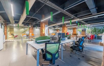 Alsancak'ta Tarihi Binada Kiralık 500 m² Net Prestijli Zemin Kat