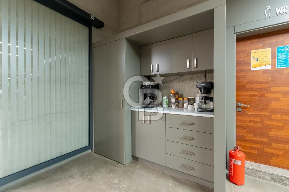 Alsancak'ta Tarihi Binada 520 m² Net Kurumsala Kiralık Ofis