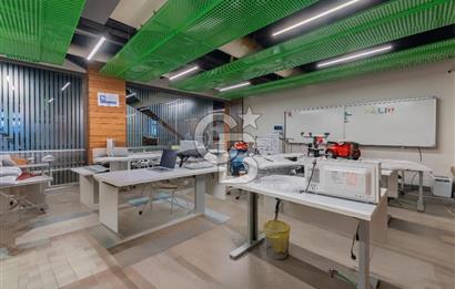 Alsancak'ta Tarihi Binada Kiralık 500 m² Net Prestijli Zemin Kat